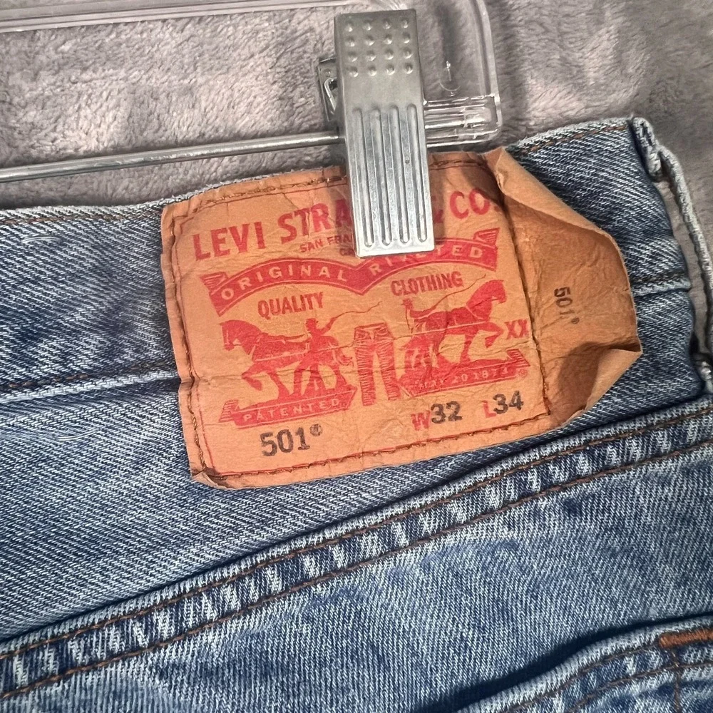 Levis 501 Jeans Mens 32x34 Light Blue Wash Straight Button Fly Original Denim